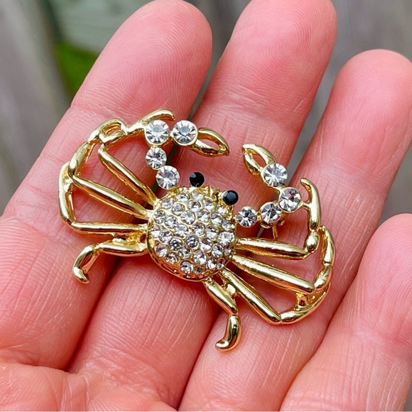 🔥2/$20 Crab Brooch Rhinestone Crab Pin Gold Tone - Picture 9 of 9